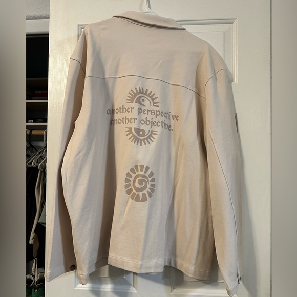 Zara Long Sleeve Shacket Jacket Celestial Design Mens Size XL Beige YinYang NWOT - Picture 4 of 4